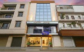 Fabhotel Galaxy - Nr Patel Nagar Metro